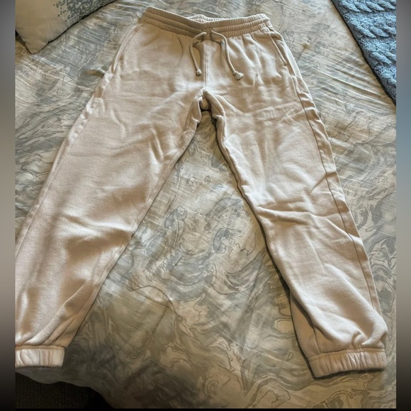 Aritzia TNA Sweatpants - Picture 3 of 6